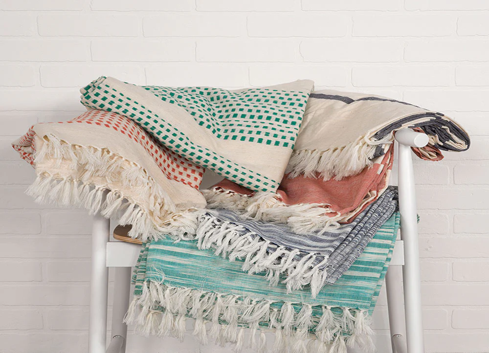Essential Angora/Insignia Blue Throw - Image 3